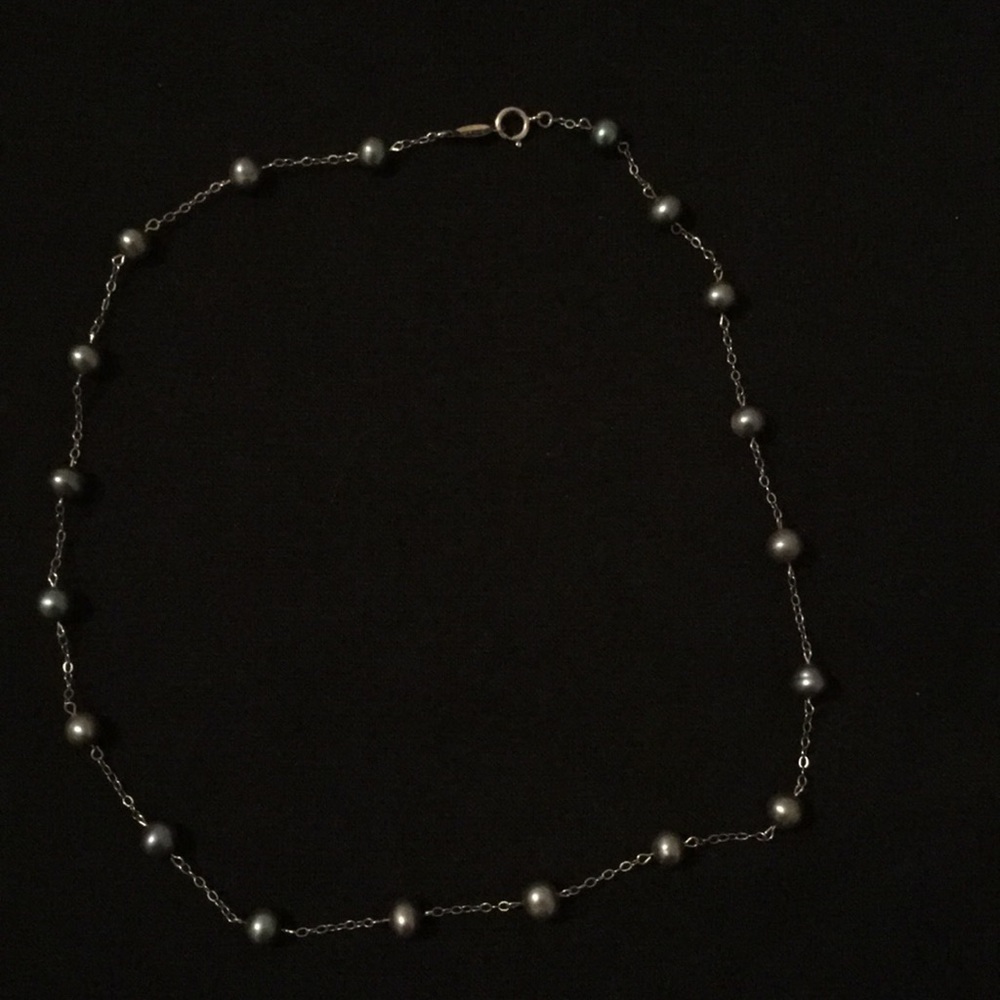 14k white gold Gray/blue pearl necklace